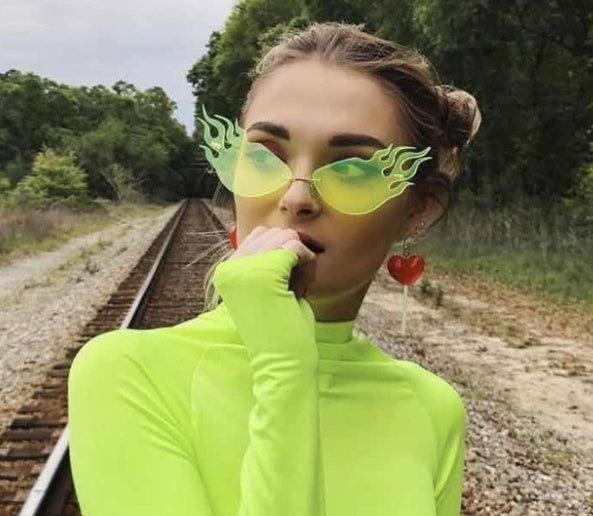 Triangle cat eye flame style sunglasses Île papillon