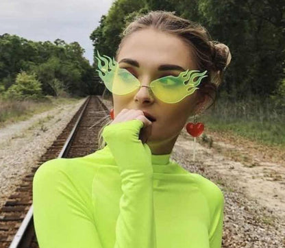 Triangle cat eye flame style sunglasses Île papillon